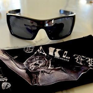 Oakley Sunglasses- like new condition